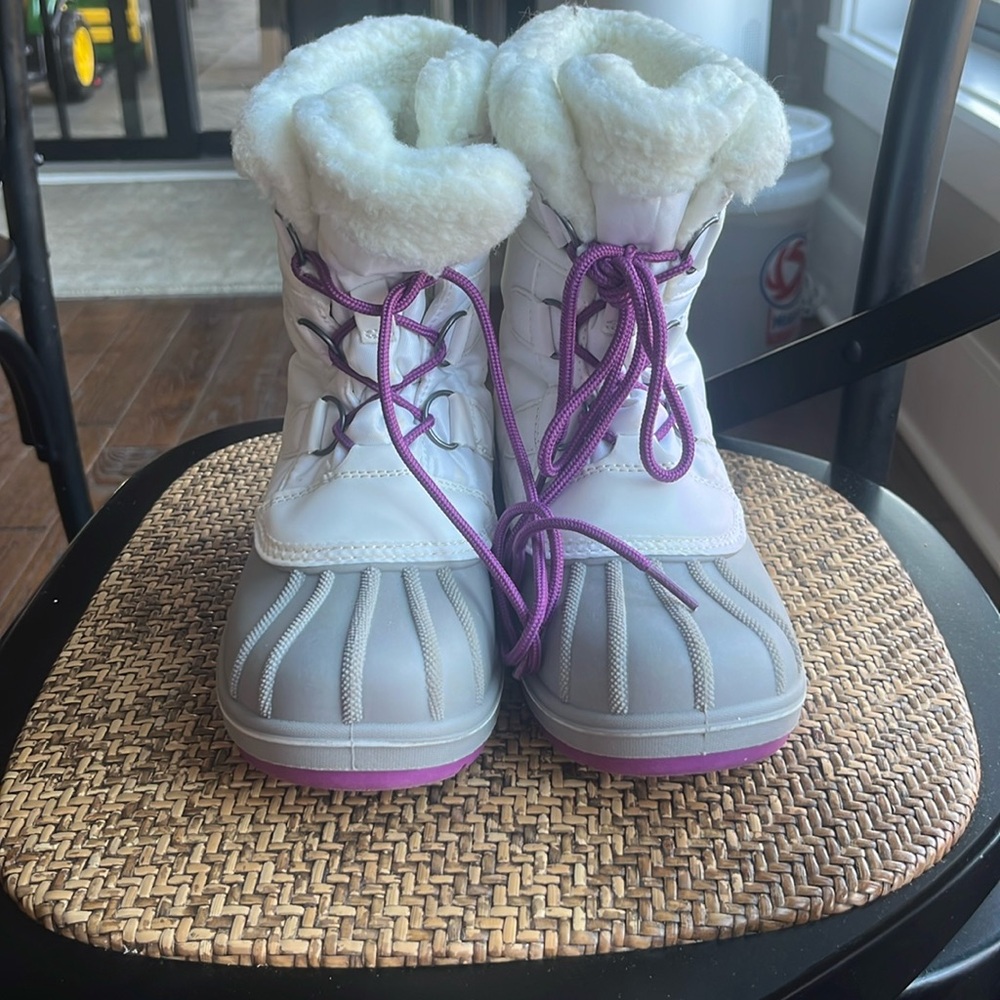 Cat and Jack Thermolite girls winter boots
